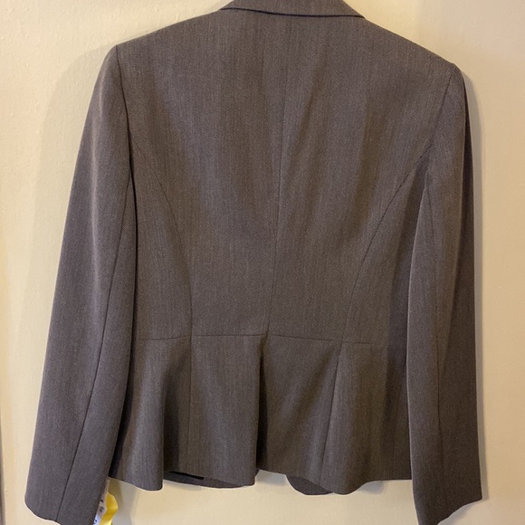 Anne Klein Gray Blazer, size 8, business or casual - Picture 3 of 3